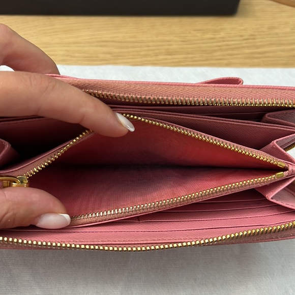 Prada Authentic pink wallet - Picture 5 of 8